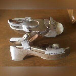 Dansko Wedge Sandals Taupe Size 39, 8.5-9